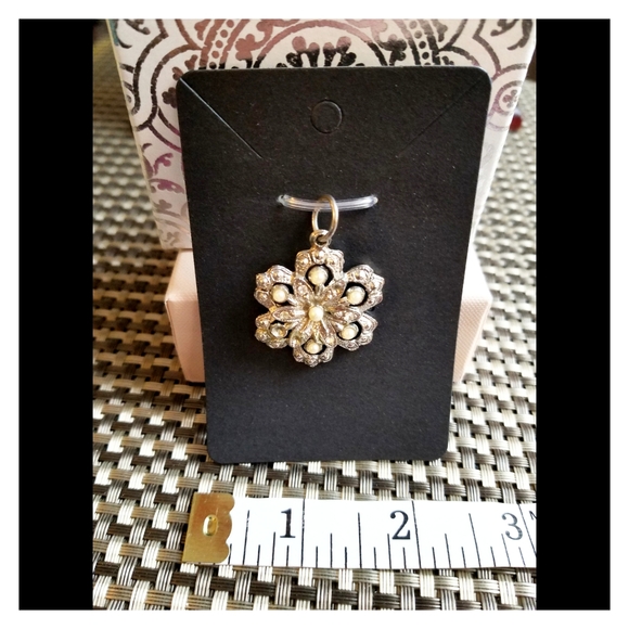 Vintage Jewelry - Vintage Snowflake silver & pearl necklace pendant